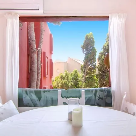 아파트 With Communal Pool Muralla Roja 0505