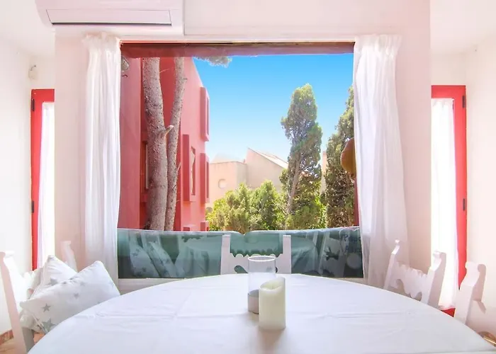 아파트 With Communal Pool Muralla Roja 0505