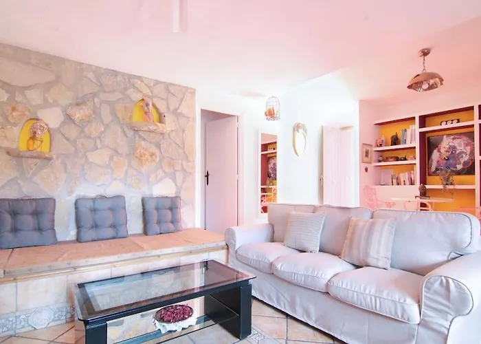 With Communal Pool Muralla Roja 0505 칼페